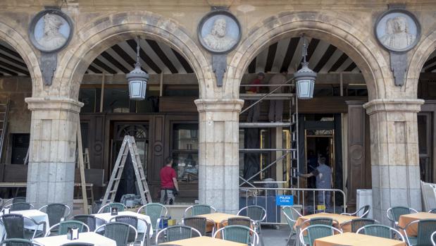Trabajos en la Plaza Mayor de Salamanca para el rodaje de la película de Alejandro Amenábar